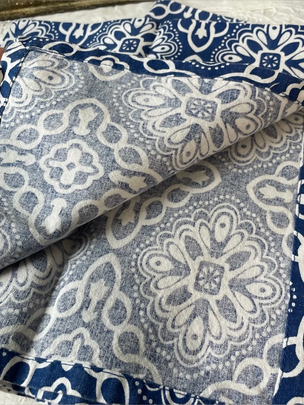 Aman. blue white